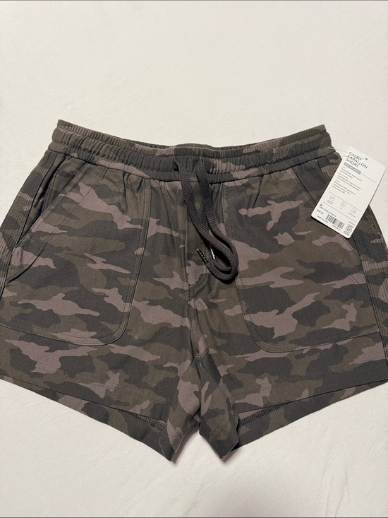 Athleta Pants - Athleta Camo Farallon Drawstring Shorts Olive Gray Camouflage UPF NWT Size 8